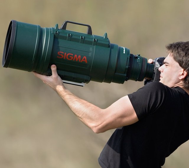 まるで兵器!?でかすぎる望遠レンズ「Sigma Ultra-Telephoto Zoom Lens